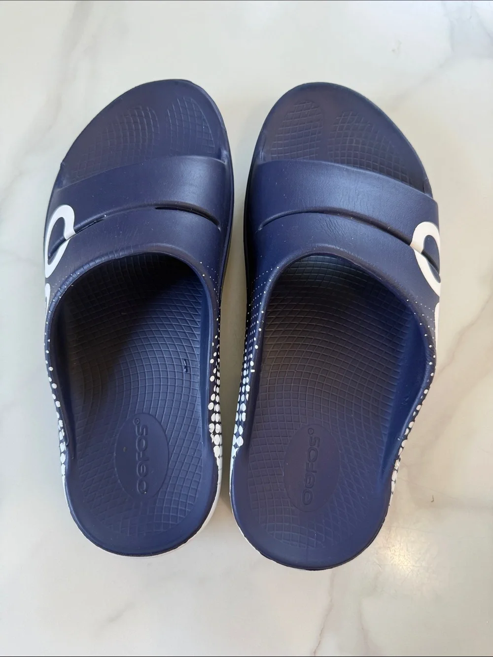 OOFOS pair navy